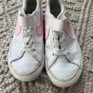 Nike Kids Sneakers in White and Pink